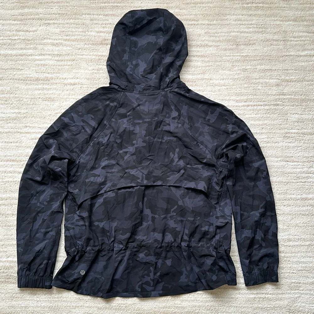 Like New: Lululemon Pack It Up Hooded Jacket Incognito Camo Multi Grey Size 10
